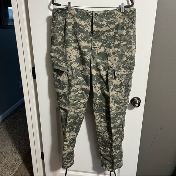 Men's Camouflage Cargo Pants in size Large/regular. - Picture 1 of 7